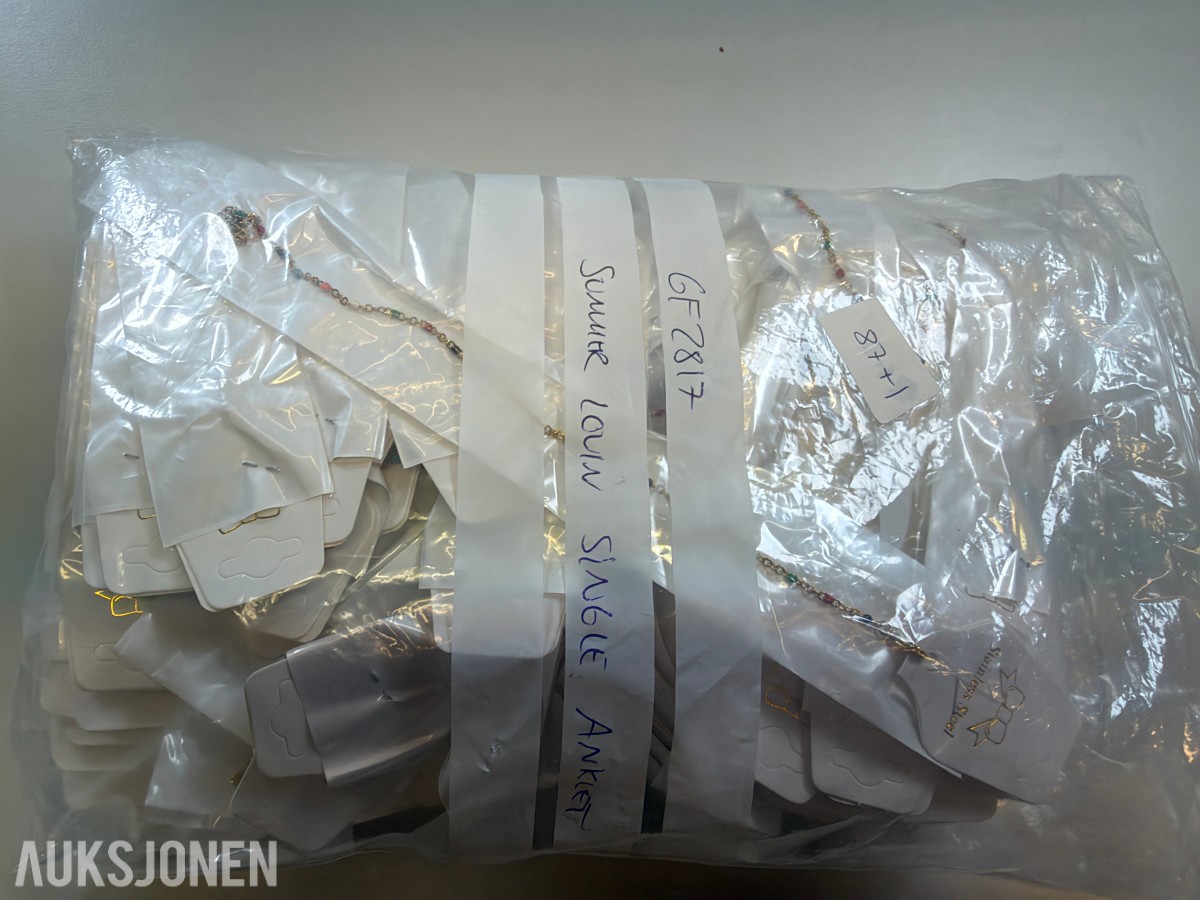 Ca 1200 stk smykker - halskjeder, armbånd og øredobber