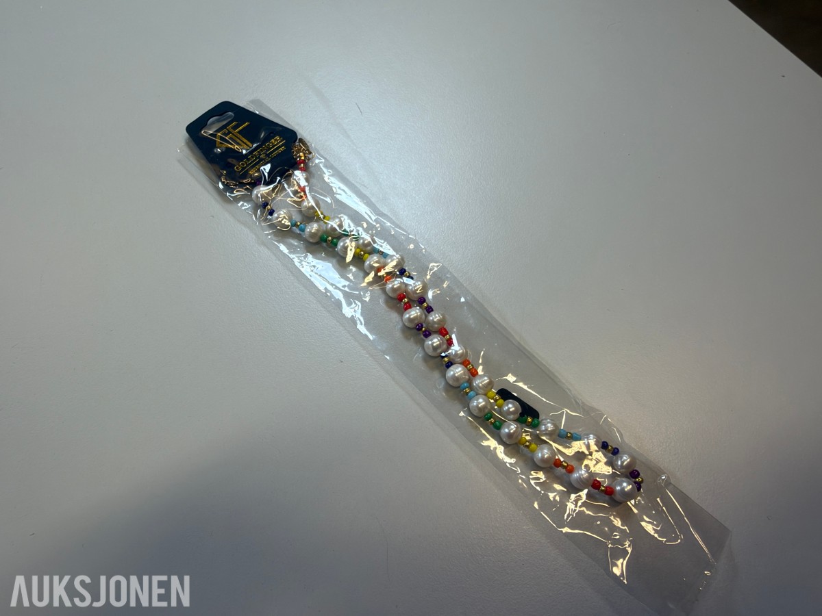 Ca 1200 stk smykker - halskjeder, armbånd og øredobber
