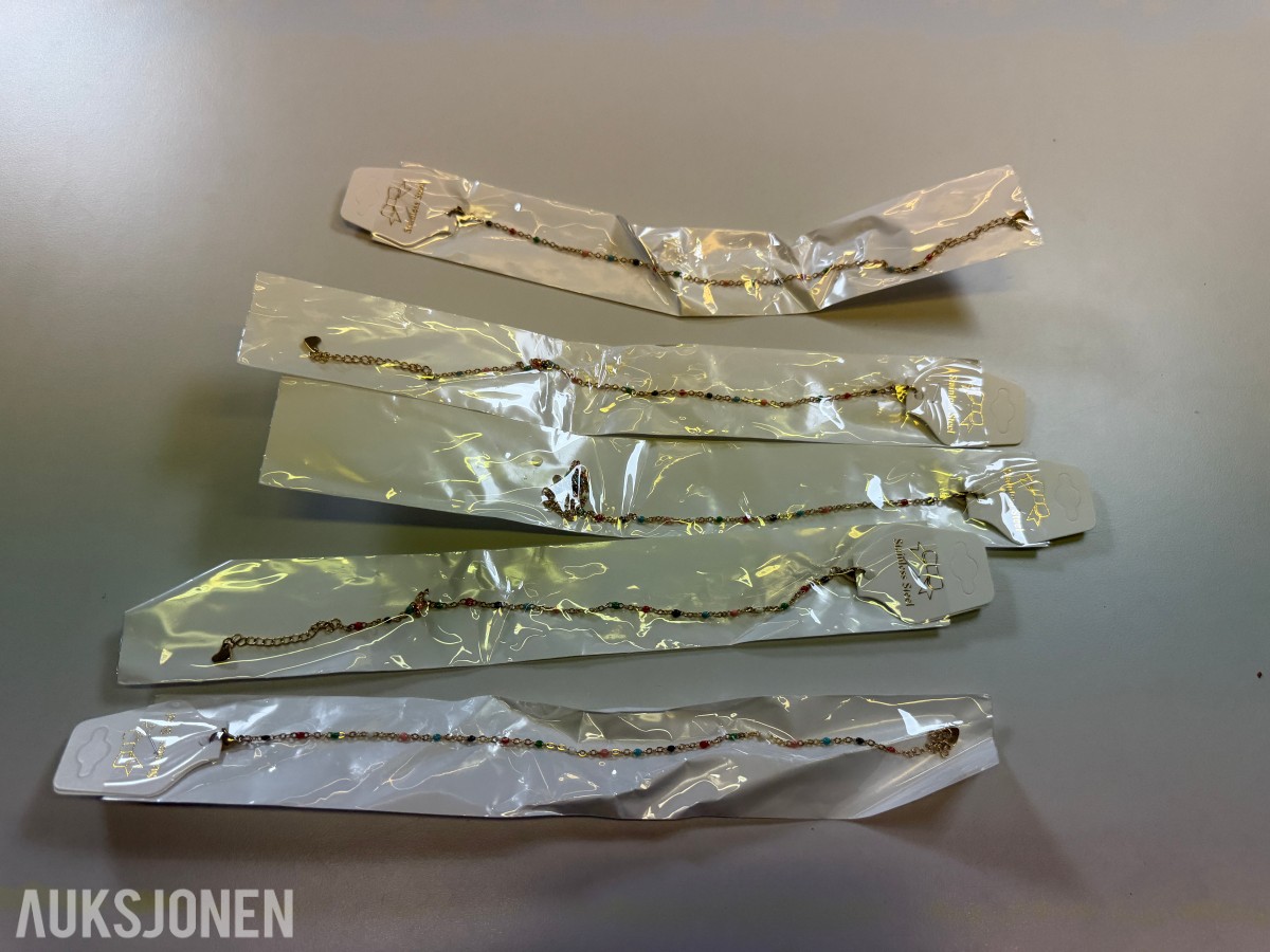 Ca 1200 stk smykker - halskjeder, armbånd og øredobber
