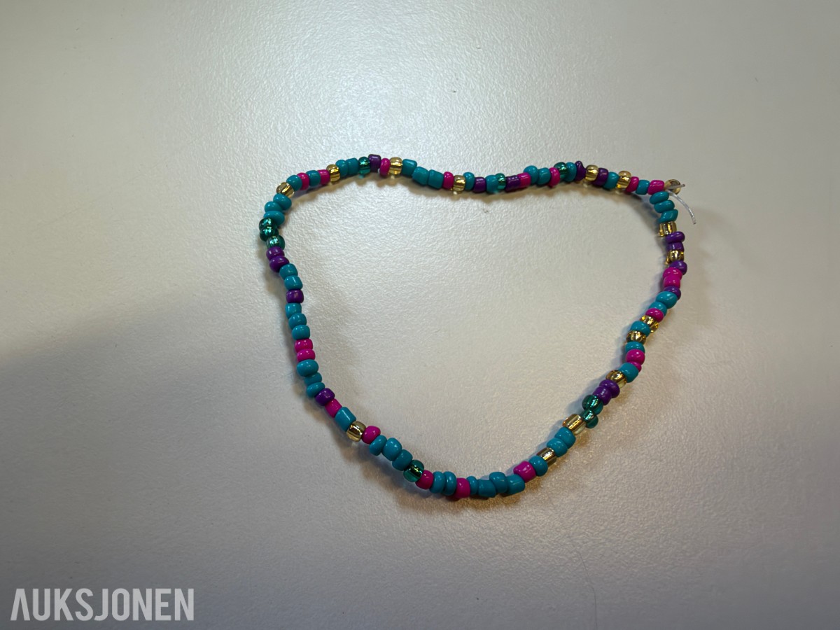 Ca 1200 stk smykker - halskjeder, armbånd og øredobber
