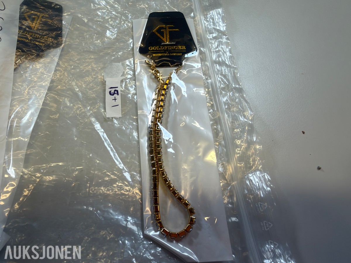 Ca 1200 stk smykker - halskjeder, armbånd og øredobber