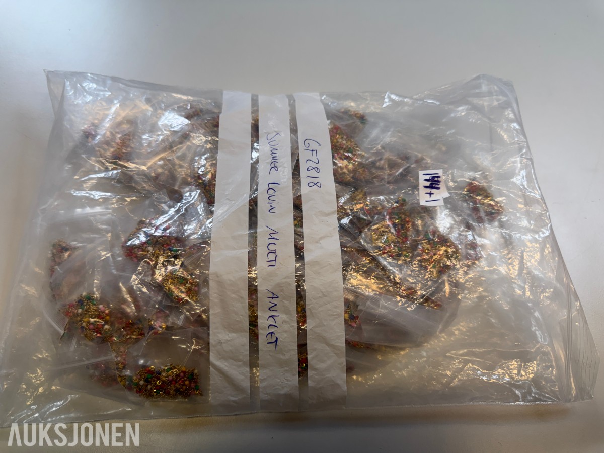 Ca 1200 stk smykker - halskjeder, armbånd og øredobber