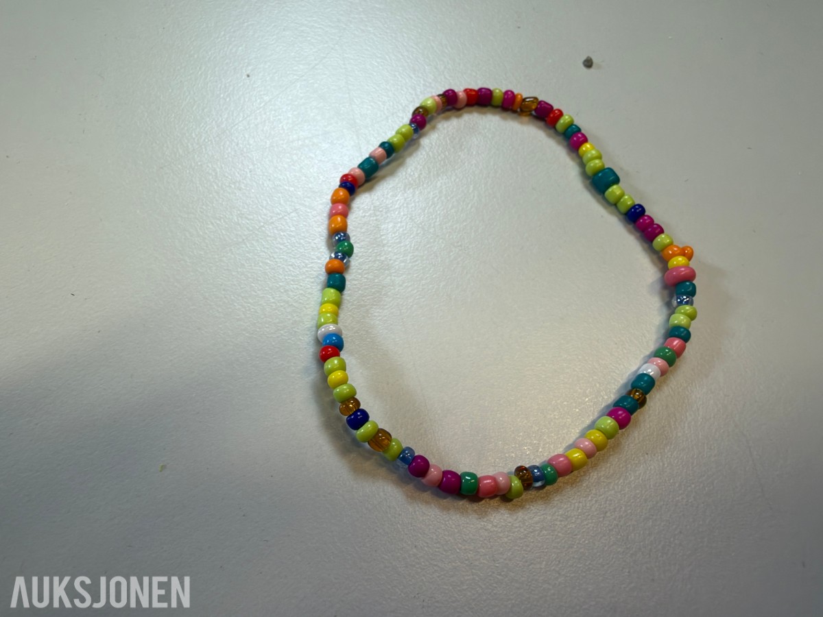 Ca 1200 stk smykker - halskjeder, armbånd og øredobber
