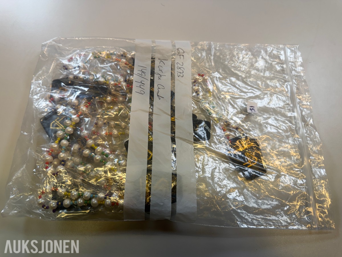 Ca 1200 stk smykker - halskjeder, armbånd og øredobber