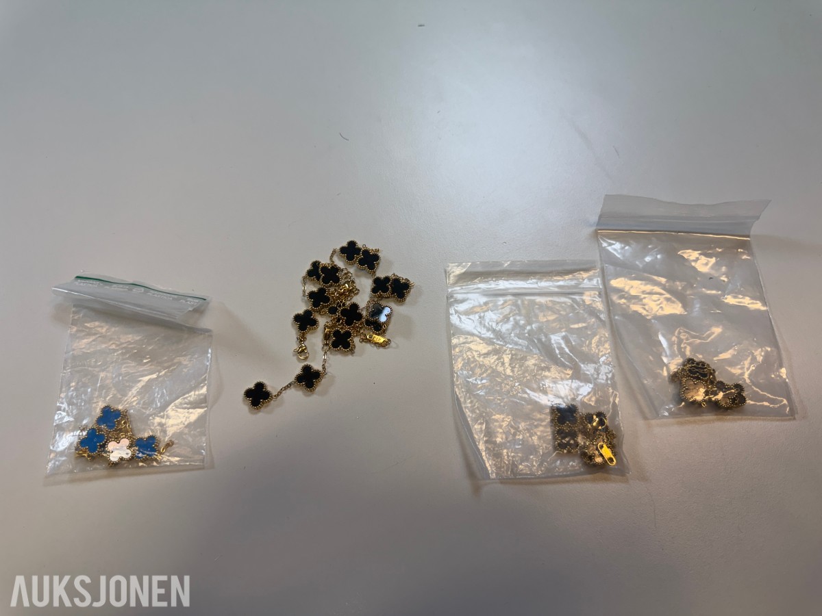 Ca 420 stk smykker i ulike utførelser