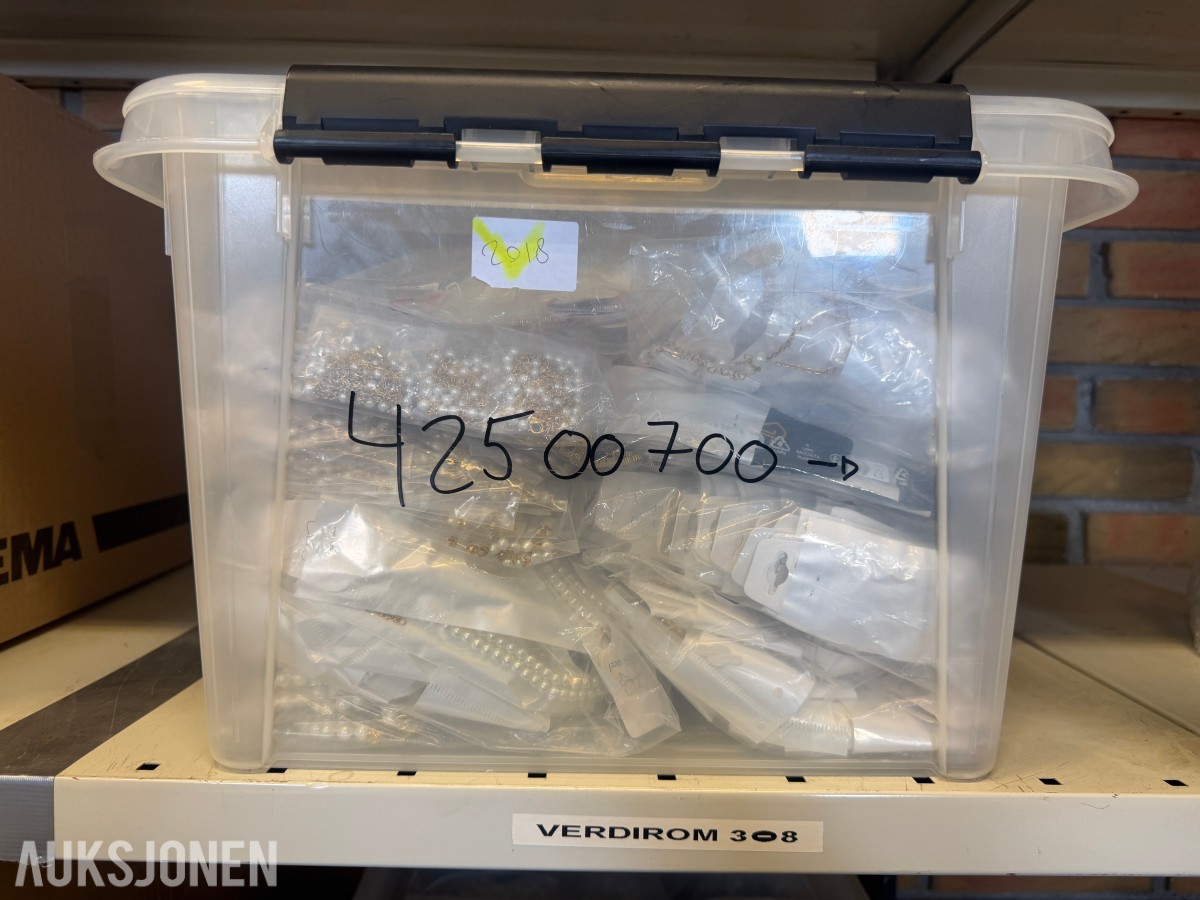 Ca 420 stk smykker i ulike utførelser