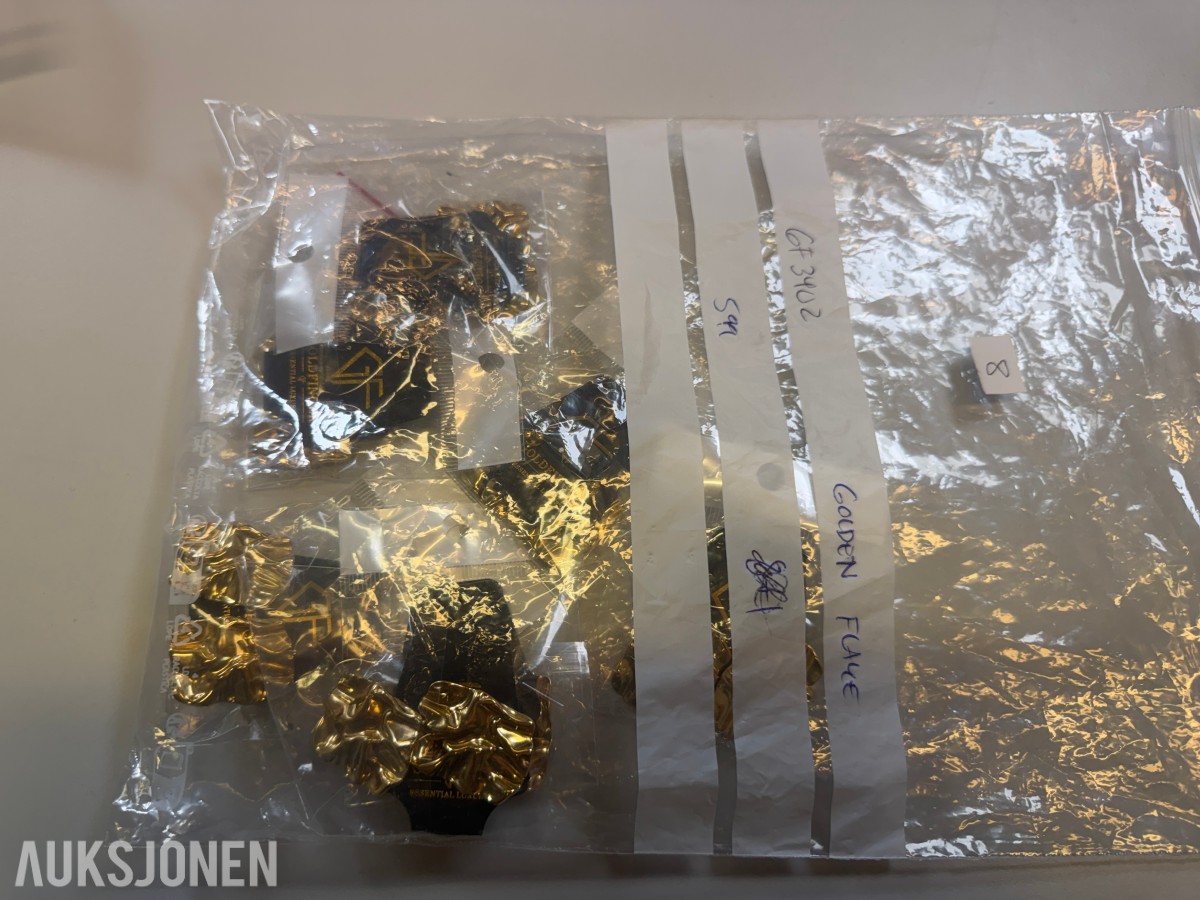 Ca 950 stk øredobber i flere ulike modeller og utførelser