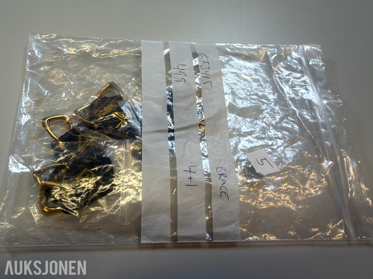 Ca 950 stk øredobber i flere ulike modeller og utførelser