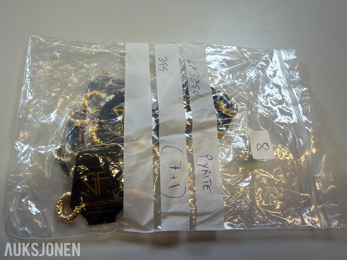 Ca 950 stk øredobber i flere ulike modeller og utførelser