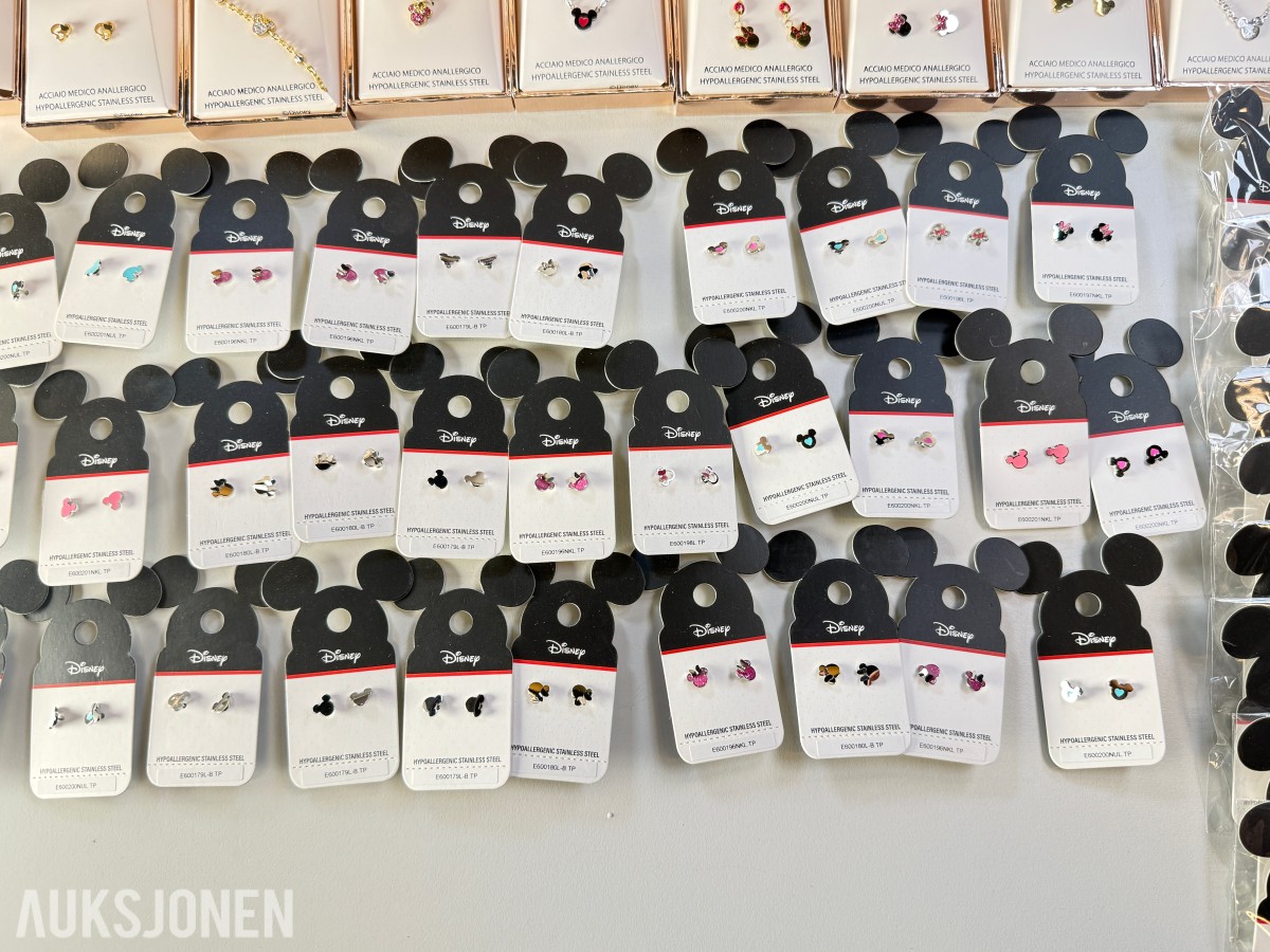 Stort parti Disney-smykker – øredobber, halskjeder og armbånd