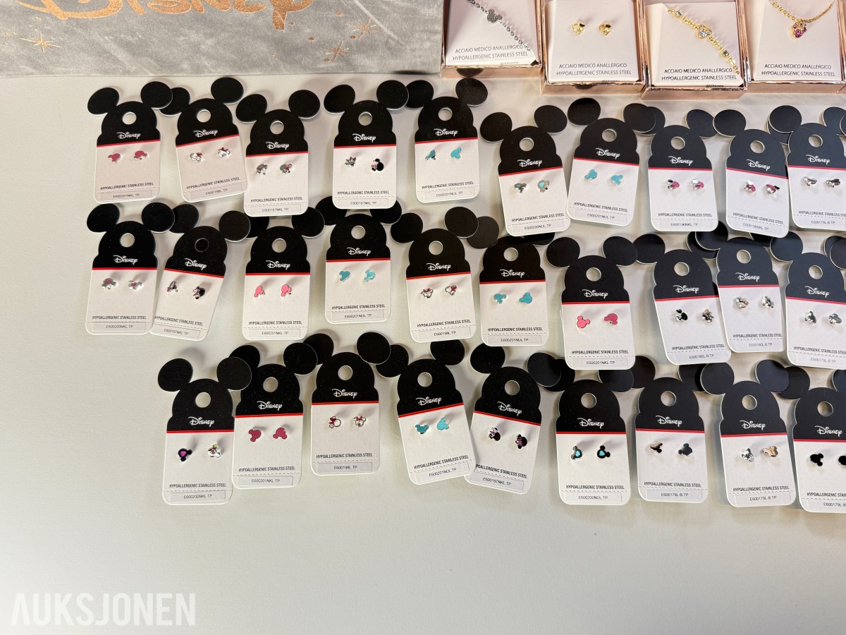 Stort parti Disney-smykker – øredobber, halskjeder og armbånd