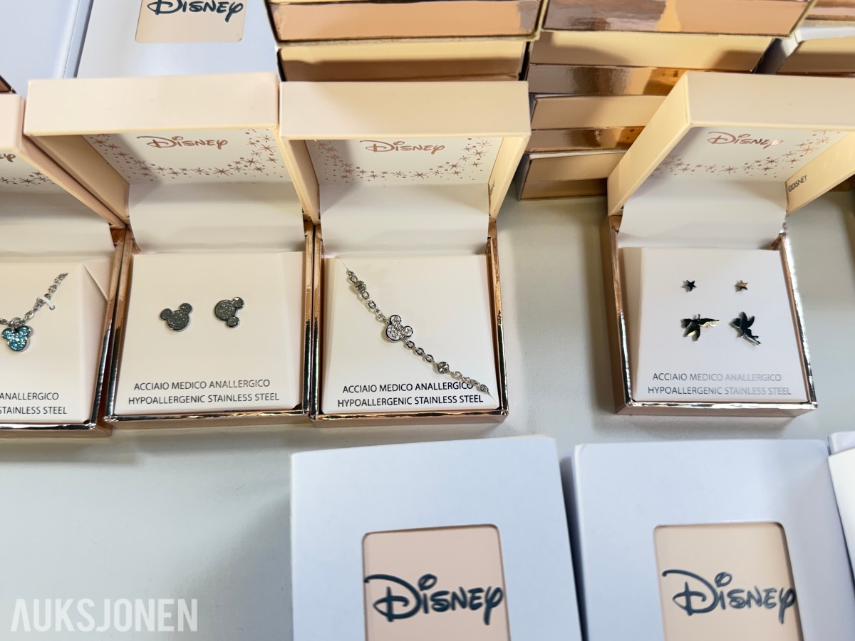 Stort parti Disney-smykker – øredobber, halskjeder og armbånd