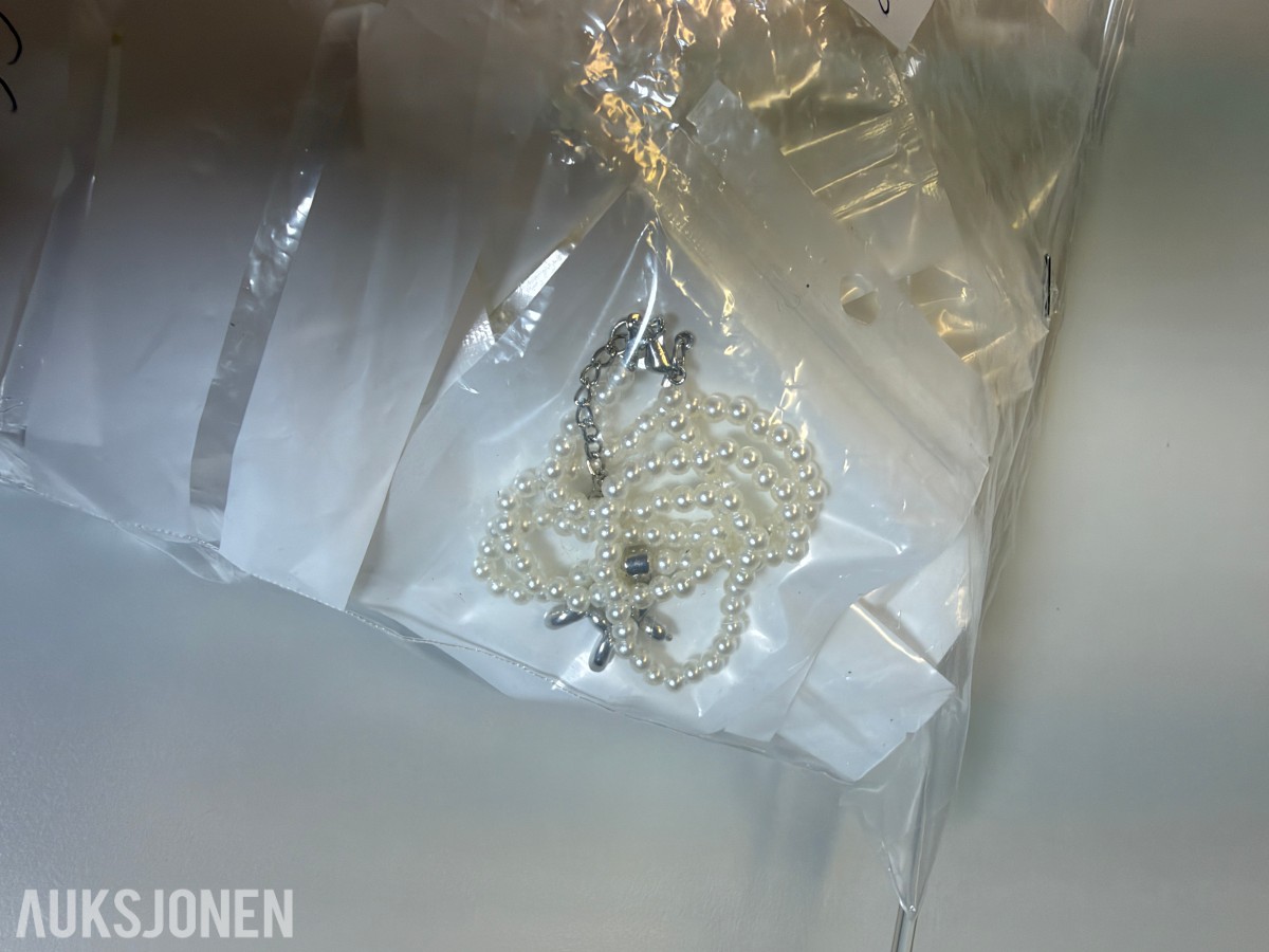Ca 500 stk halskjeder med balloon dog anheng