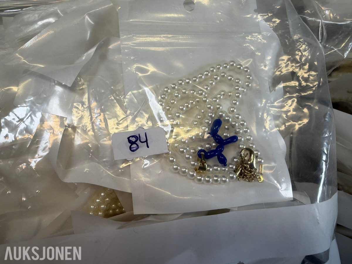 Ca 500 stk halskjeder med balloon dog anheng