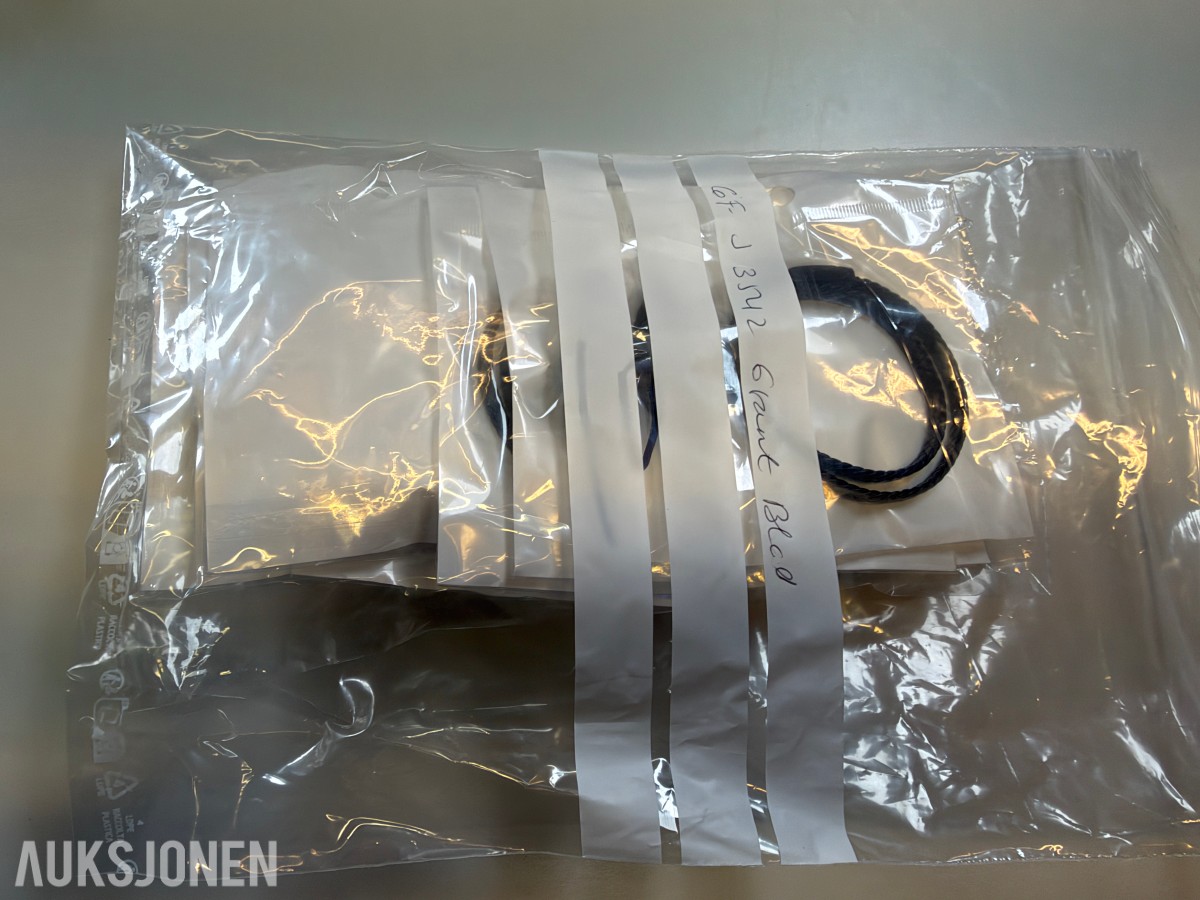 Stort parti ca 200 stk armbånd, halskjeder og smykkedeler
