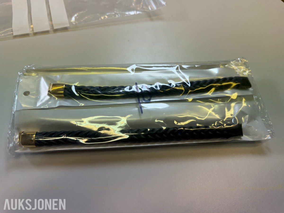 Stort parti ca 200 stk armbånd, halskjeder og smykkedeler