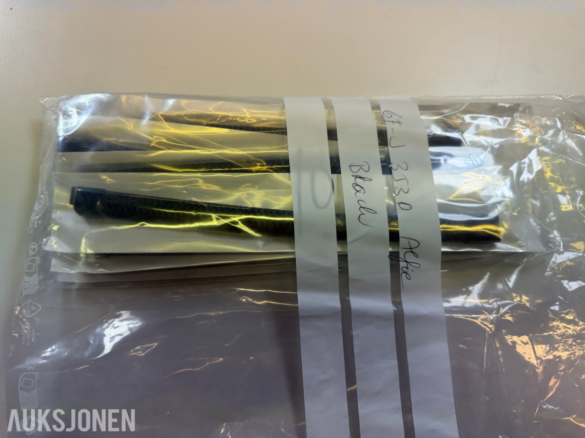 Stort parti ca 200 stk armbånd, halskjeder og smykkedeler