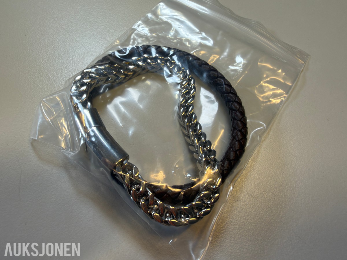 Stort parti ca 200 stk armbånd, halskjeder og smykkedeler