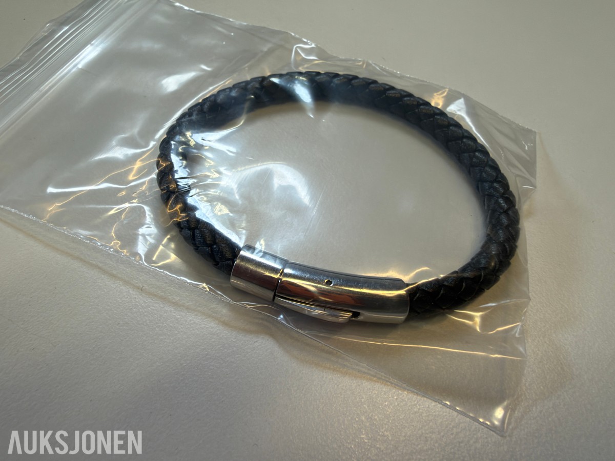 Stort parti ca 200 stk armbånd, halskjeder og smykkedeler