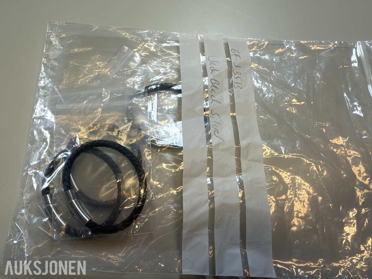 Stort parti ca 200 stk armbånd, halskjeder og smykkedeler