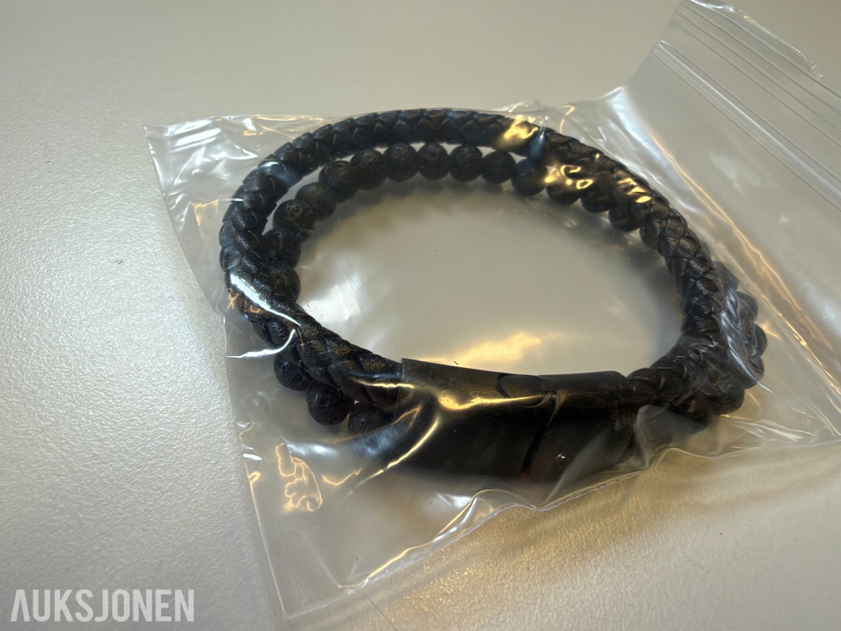 Stort parti ca 200 stk armbånd, halskjeder og smykkedeler