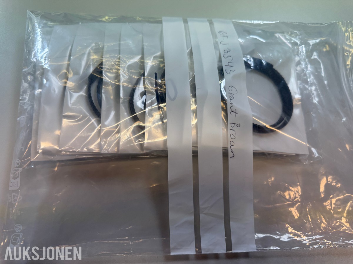 Stort parti ca 200 stk armbånd, halskjeder og smykkedeler