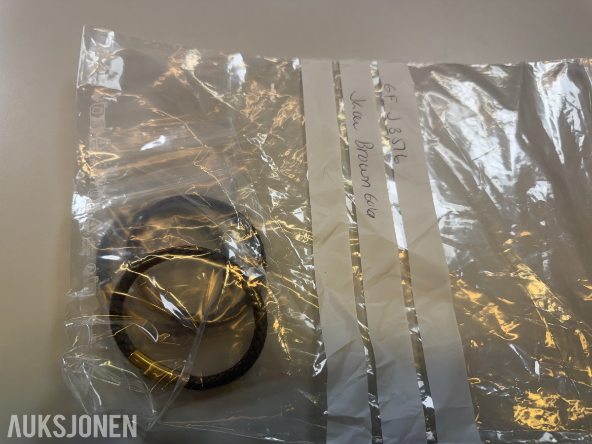 Stort parti ca 200 stk armbånd, halskjeder og smykkedeler