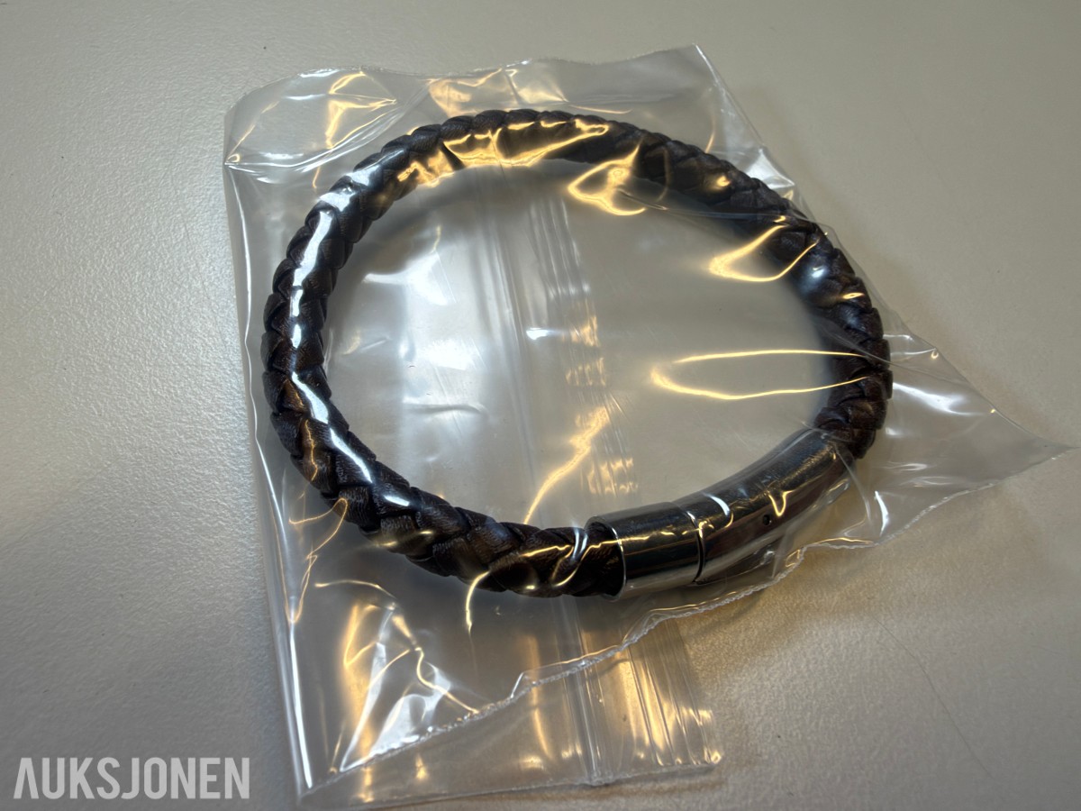 Stort parti ca 200 stk armbånd, halskjeder og smykkedeler