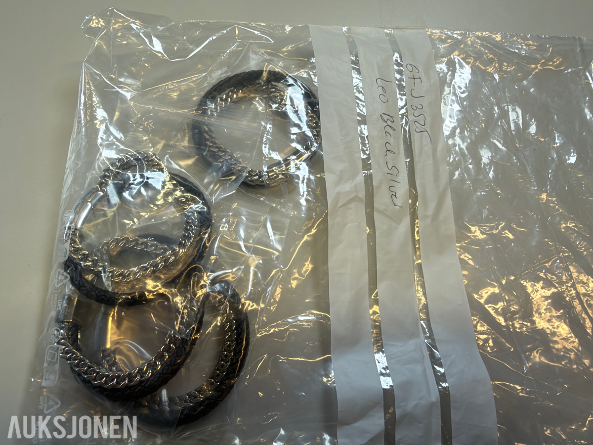 Stort parti ca 200 stk armbånd, halskjeder og smykkedeler