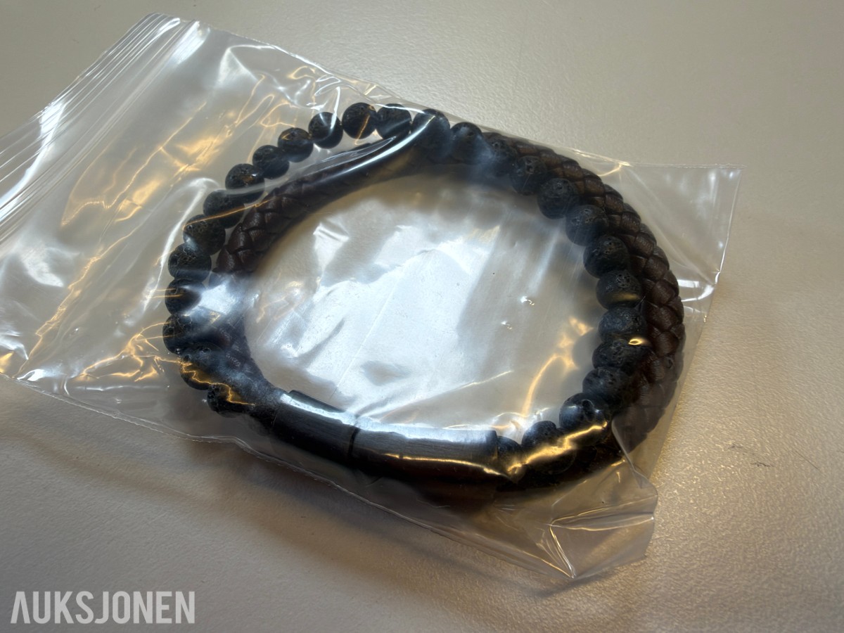 Stort parti ca 200 stk armbånd, halskjeder og smykkedeler