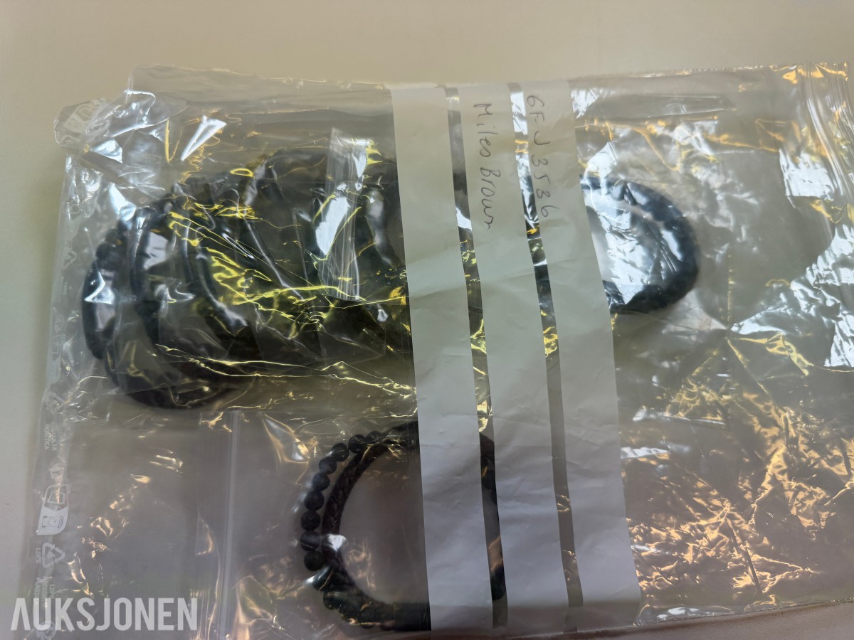Stort parti ca 200 stk armbånd, halskjeder og smykkedeler