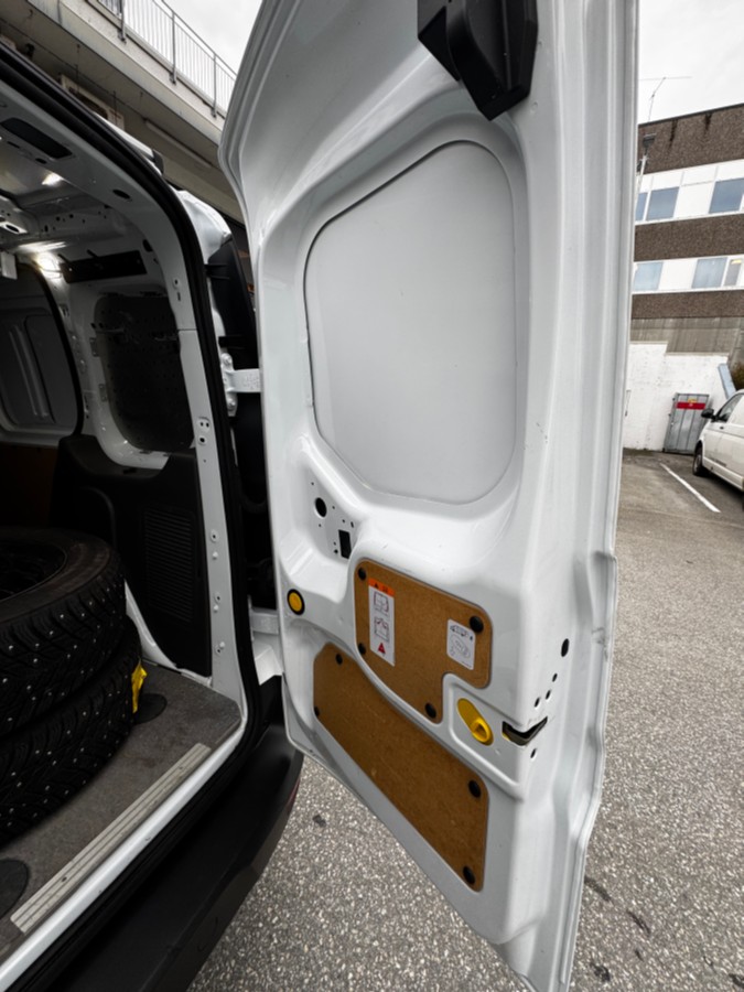 2018 Ford Transit Connect 230 L1 1,5 TDCi 100hk - Gått kun 46.035 km - 3 seter - Hengerfeste - Innredning - Historikk - EU ok til februar 2027