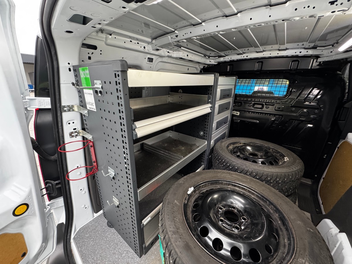 2018 Ford Transit Connect 230 L1 1,5 TDCi 100hk - Gått kun 46.035 km - 3 seter - Hengerfeste - Innredning - Historikk - EU ok til februar 2027