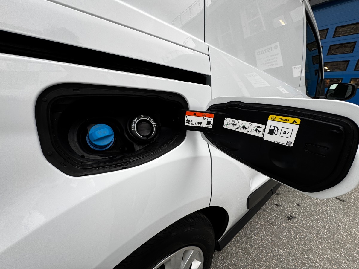 2018 Ford Transit Connect 230 L1 1,5 TDCi 100hk - Gått kun 46.035 km - 3 seter - Hengerfeste - Innredning - Historikk - EU ok til februar 2027