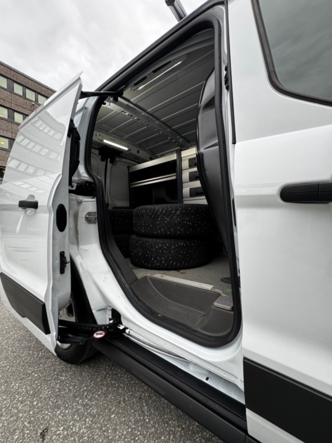 2018 Ford Transit Connect 230 L1 1,5 TDCi 100hk - Gått kun 46.035 km - 3 seter - Hengerfeste - Innredning - Historikk - EU ok til februar 2027