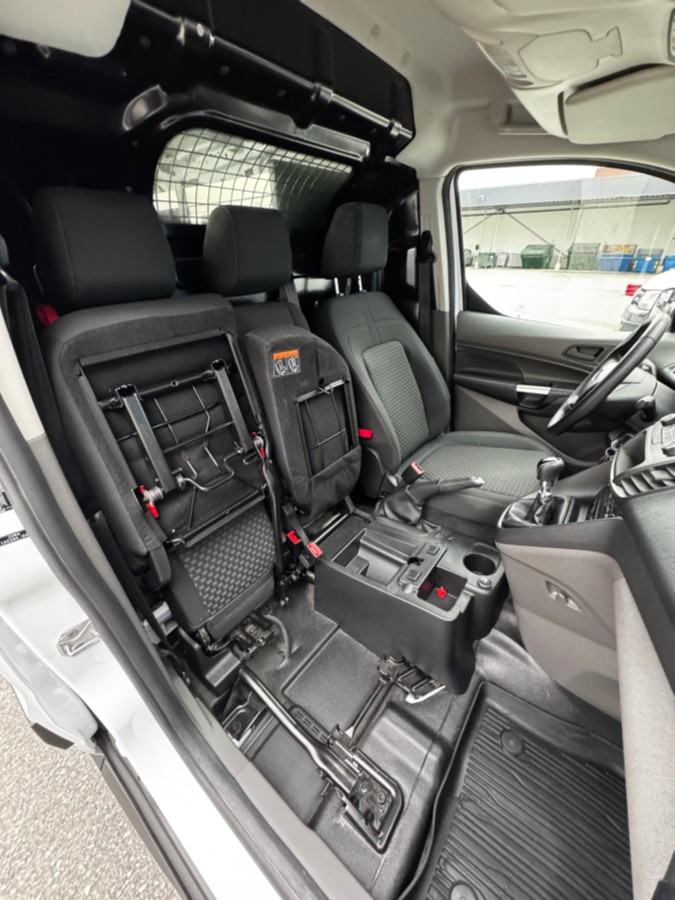 2018 Ford Transit Connect 230 L1 1,5 TDCi 100hk - Gått kun 46.035 km - 3 seter - Hengerfeste - Innredning - Historikk - EU ok til februar 2027
