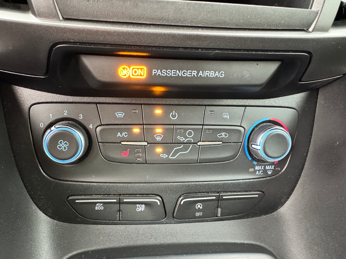 2018 Ford Transit Connect 230 L1 1,5 TDCi 100hk - Gått kun 46.035 km - 3 seter - Hengerfeste - Innredning - Historikk - EU ok til februar 2027