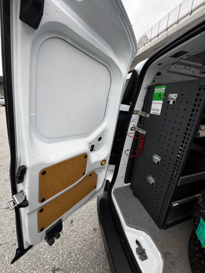 2018 Ford Transit Connect 230 L1 1,5 TDCi 100hk - Gått kun 46.035 km - 3 seter - Hengerfeste - Innredning - Historikk - EU ok til februar 2027