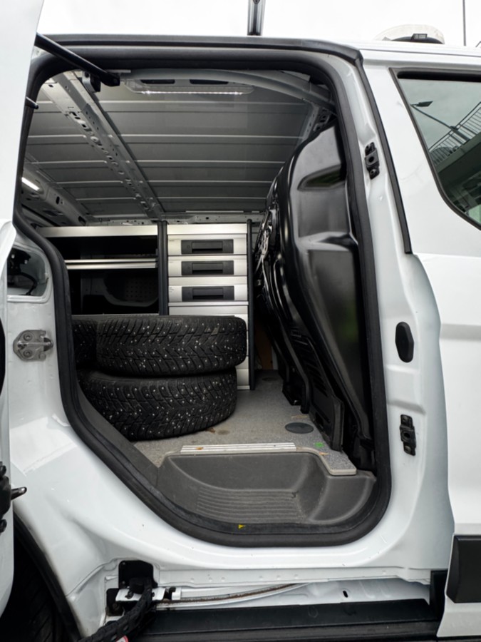 2018 Ford Transit Connect 230 L1 1,5 TDCi 100hk - Gått kun 46.035 km - 3 seter - Hengerfeste - Innredning - Historikk - EU ok til februar 2027