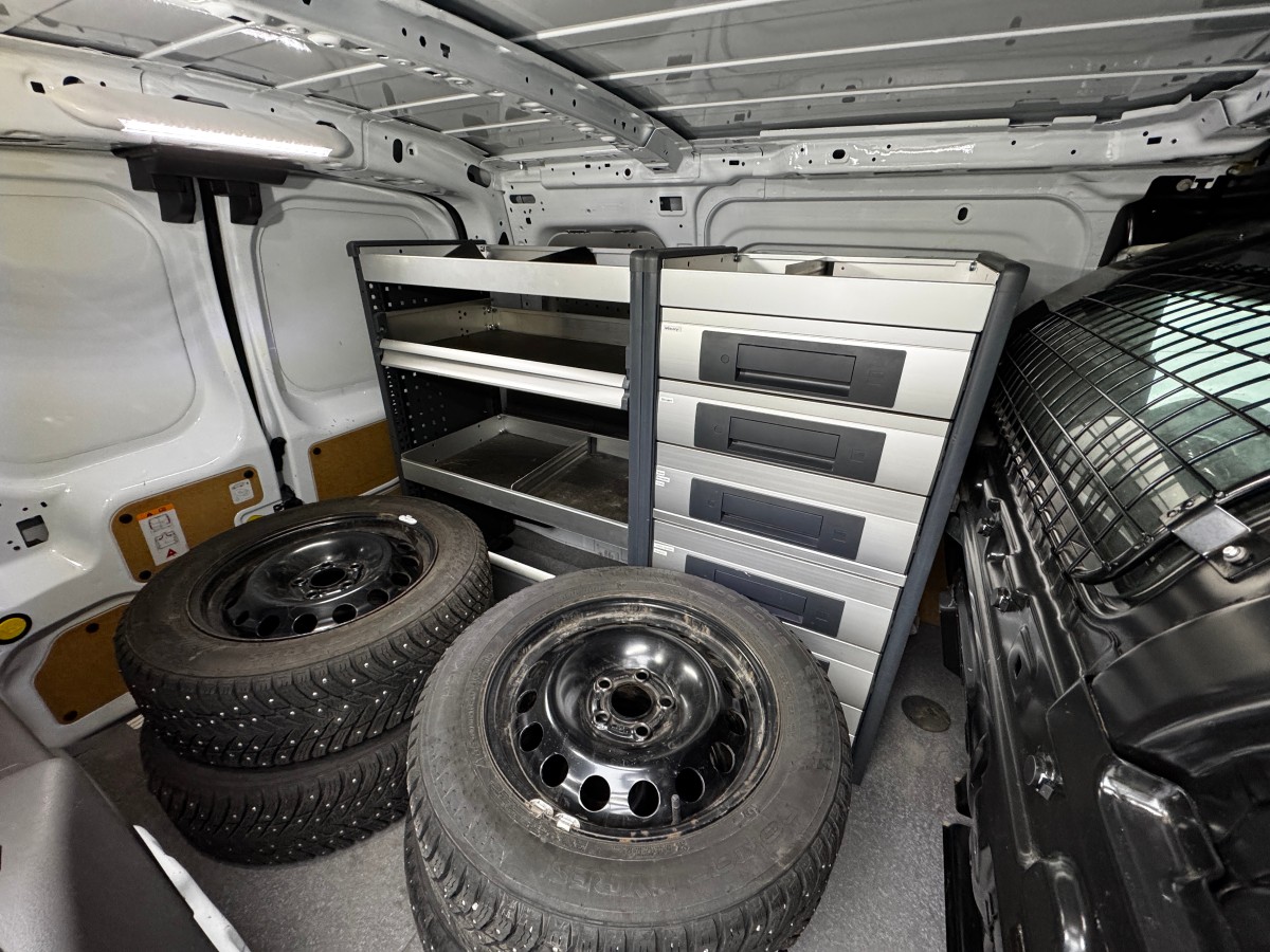 2018 Ford Transit Connect 230 L1 1,5 TDCi 100hk - Gått kun 46.035 km - 3 seter - Hengerfeste - Innredning - Historikk - EU ok til februar 2027