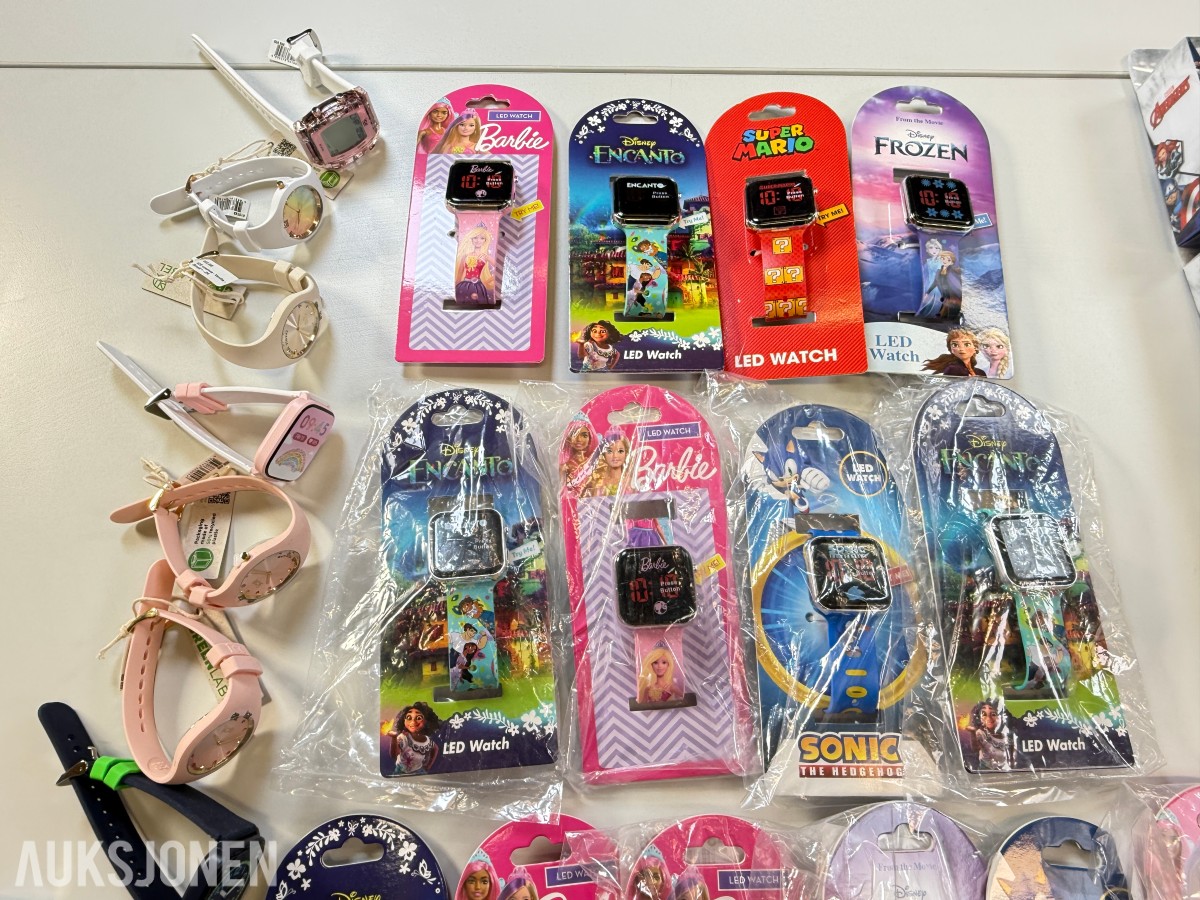 Parti med klokker og Marvel-smykker – ICE-Watch, Avengers, Barbie, Frozen