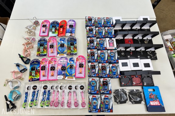 Parti med klokker og Marvel-smykker – ICE-Watch, Avengers, Barbie, Frozen