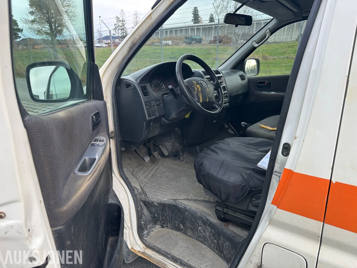 2012 TOYOTA HIACE 4WD 117HK HENGERFESTE TAKSTATIV