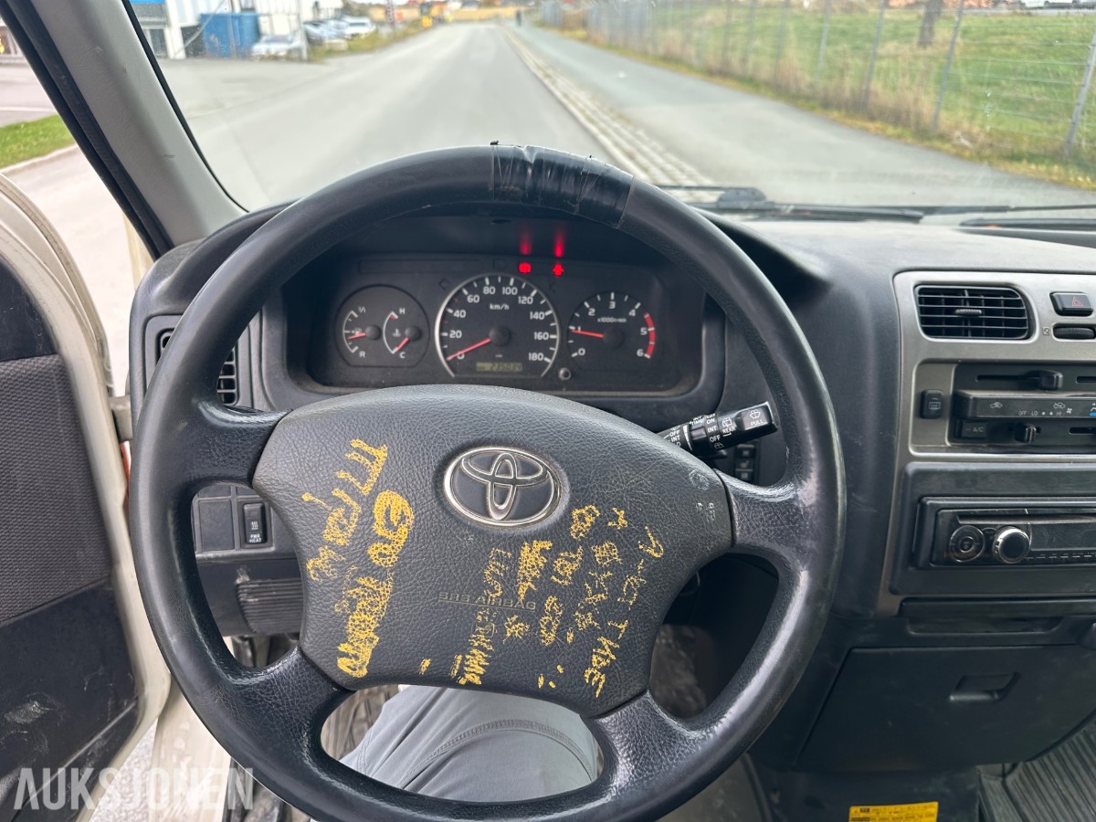 2012 TOYOTA HIACE 4WD 117HK HENGERFESTE TAKSTATIV