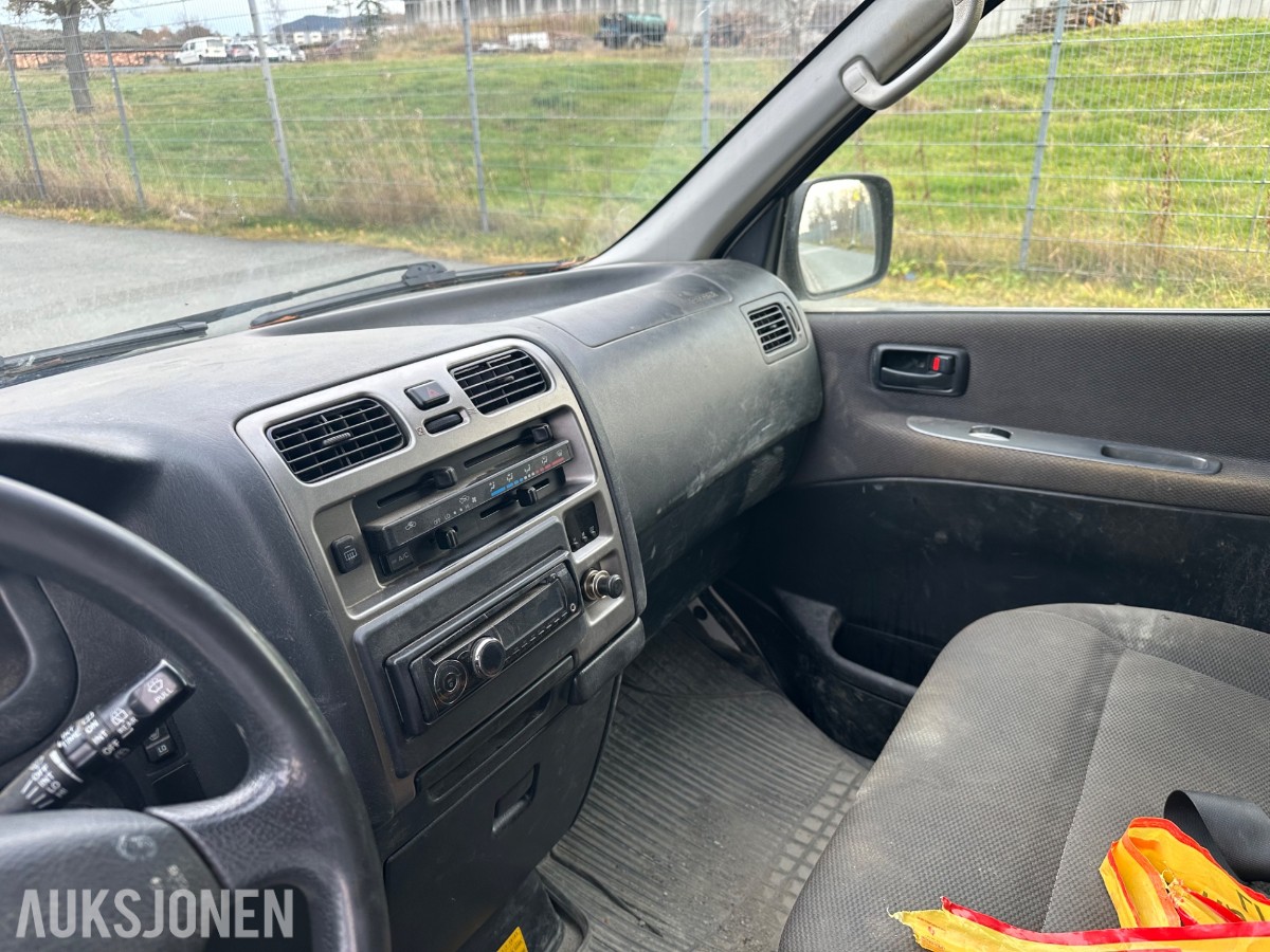 2012 TOYOTA HIACE 4WD 117HK HENGERFESTE TAKSTATIV