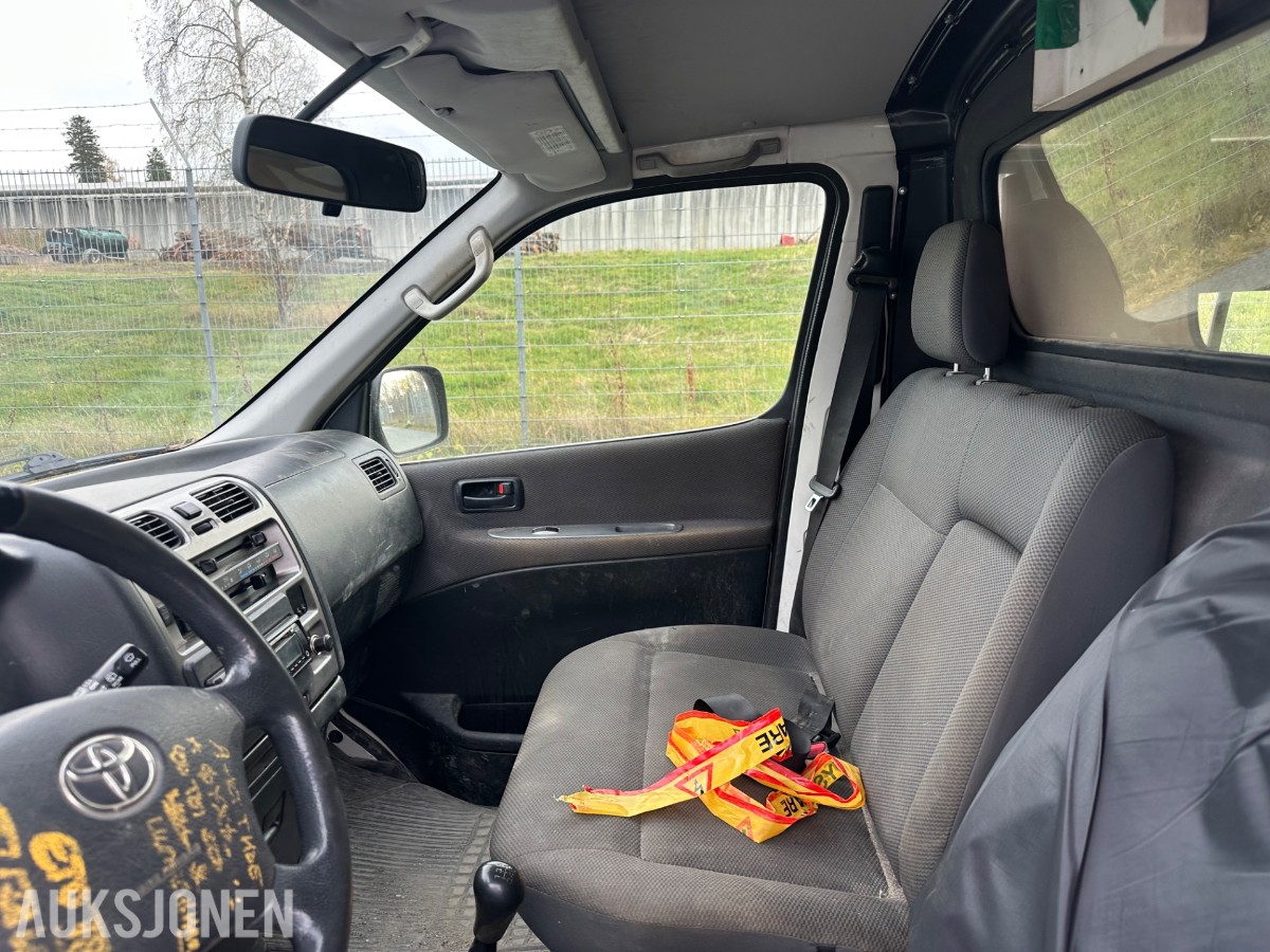 2012 TOYOTA HIACE 4WD 117HK HENGERFESTE TAKSTATIV