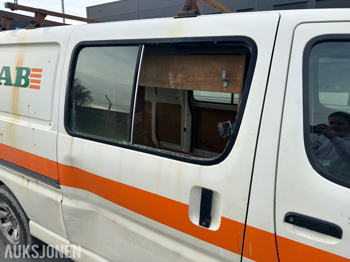 2012 TOYOTA HIACE 4WD 117HK HENGERFESTE TAKSTATIV