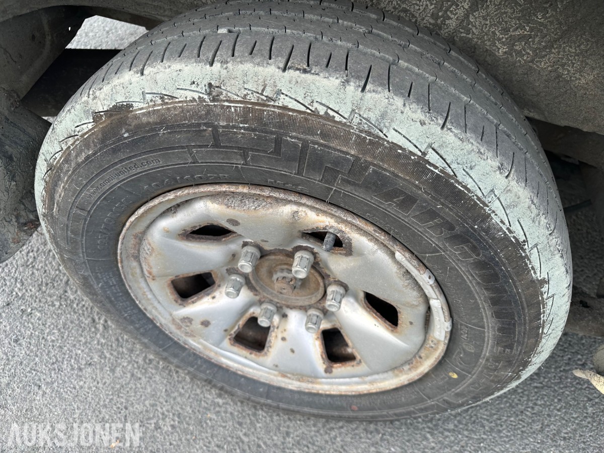 2012 TOYOTA HIACE 4WD 117HK HENGERFESTE TAKSTATIV