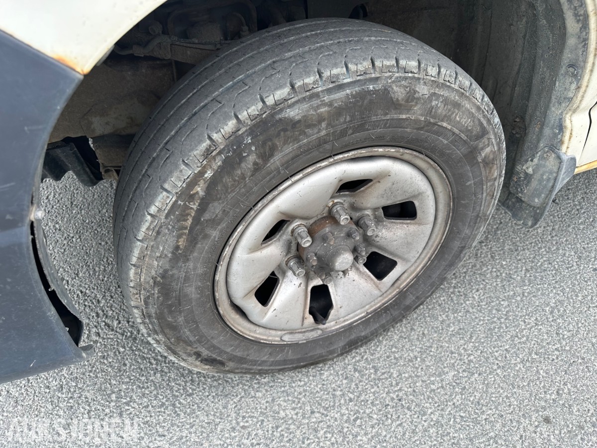2012 TOYOTA HIACE 4WD 117HK HENGERFESTE TAKSTATIV