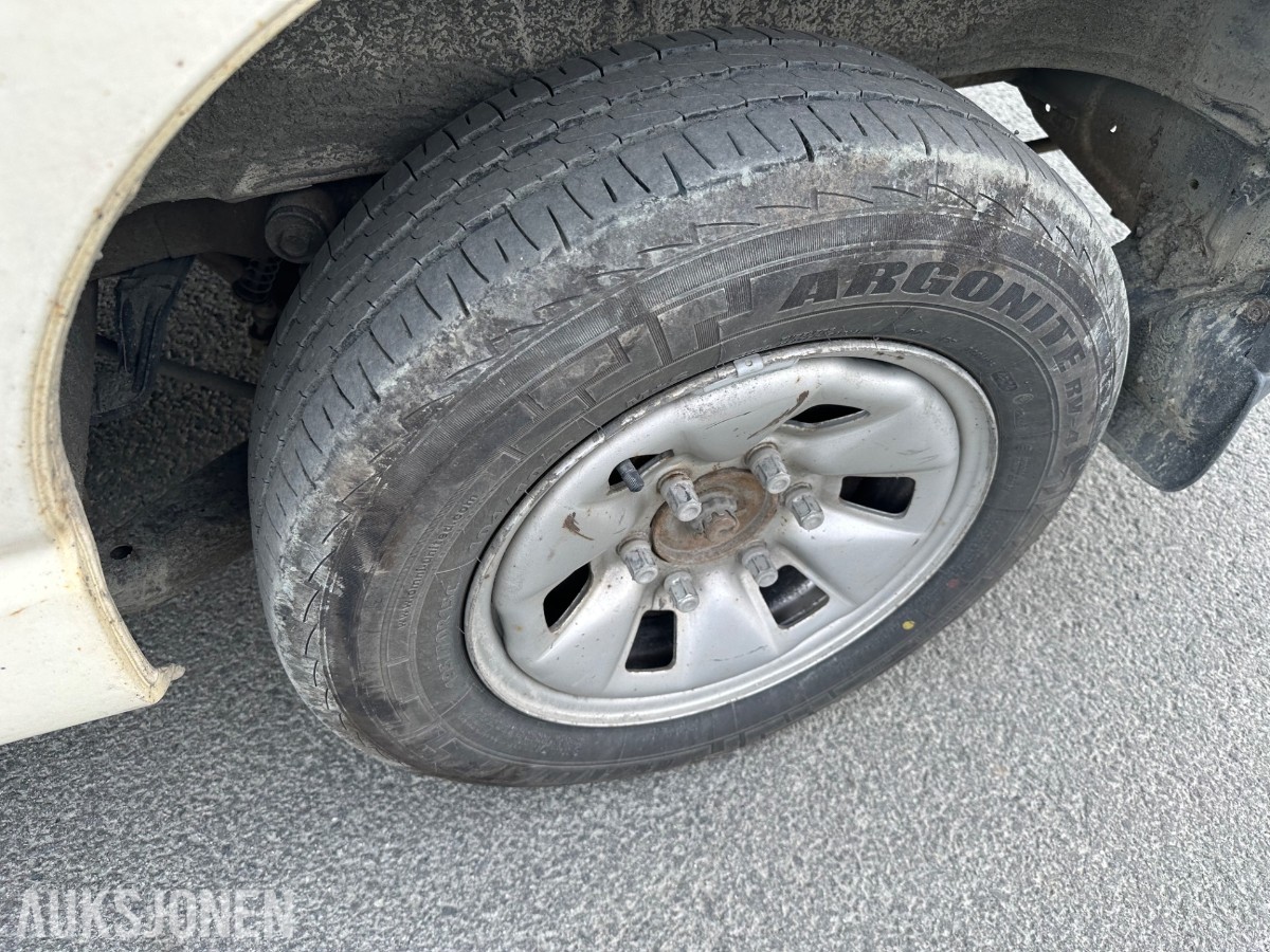 2012 TOYOTA HIACE 4WD 117HK HENGERFESTE TAKSTATIV